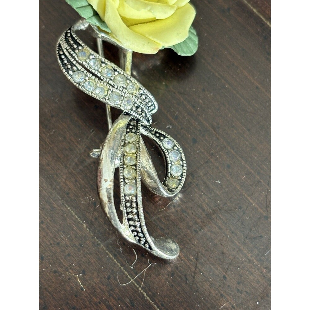 Vintage AVON Porcelain Sweet Yellow Rose Silver Tone & Rhinestone Brooch Pin - Picture 4 of 9